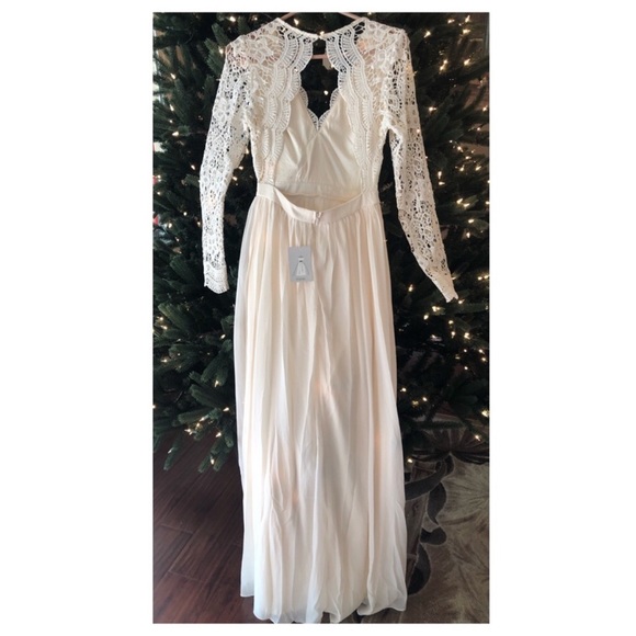 BEAUTIFUL IVORY Long Sleeved Wedding Dress - Picture 3 of 3